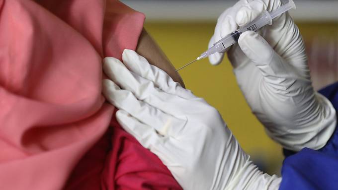 Indonesien: Gesundheitsmitarbeiter trotz Impfung Corona-positiv