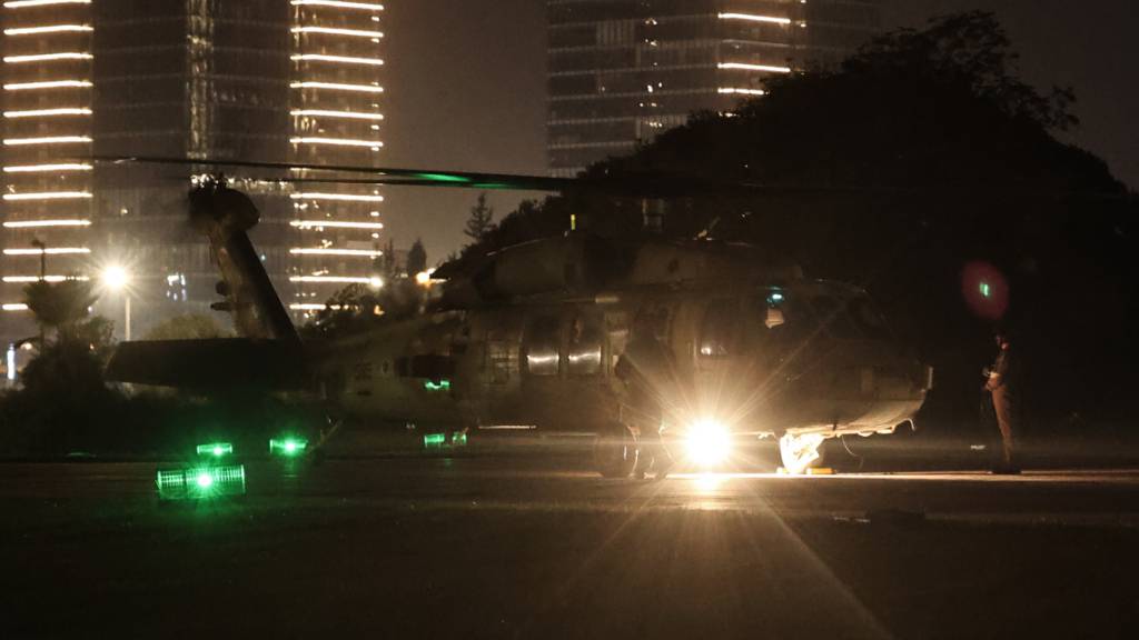 Die Übergabe einer zweiten Gruppe von Geiseln im Gazastreifen wird sich nach Darstellung der Terrororganisation Hamas verzögern. Foto: Ilia Yefimovich/dpa