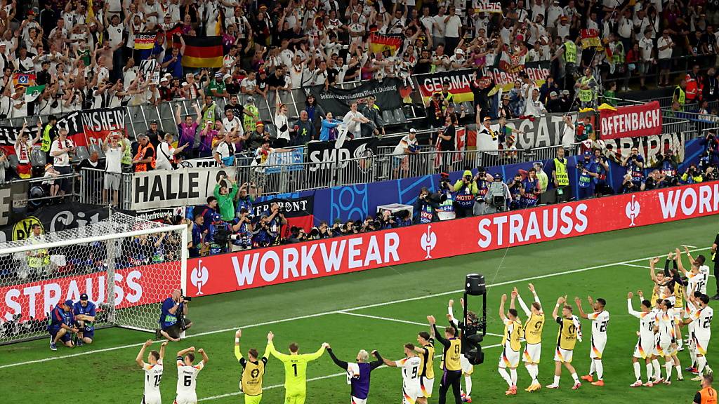 Völlig losgelöst - Deutschland fliegt in die Viertelfinals