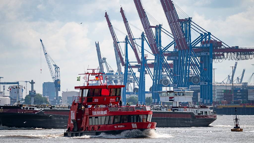 Die Weltwirtschaft wird nach einer Prognose der Weltbank wegen hoher Zinsen, globaler Krisen und geringer Investitionen in diesem Jahr das dritte Mal in Folge langsamer wachsen. (Archivbild)