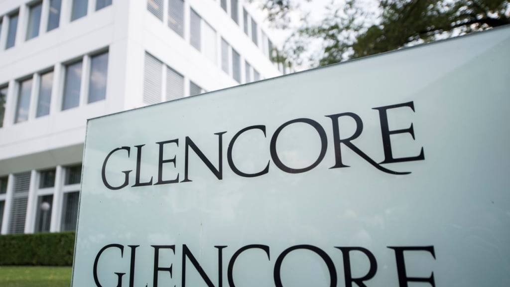 Die Rohstoffhandelsfirma Glencore mit Sitz in Baar ZG kommt nicht aus den roten Zahlen. (Archivbild)