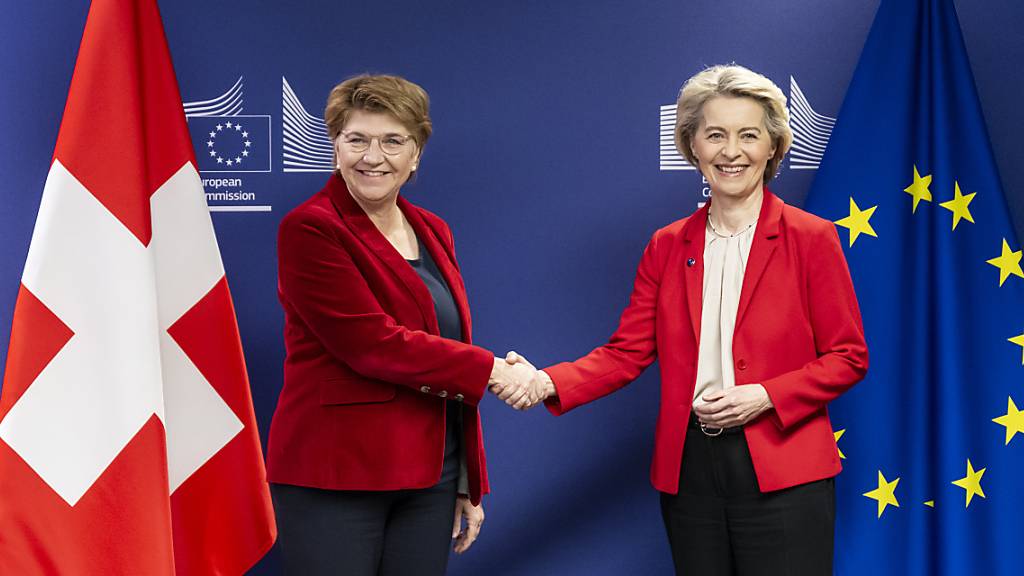 Bundespräsidentin Viola Amherd und Kommissionspräsidentin Ursula von der Leyen wollen die Verhandlungen voranbringen.