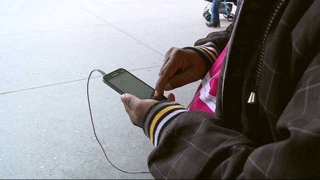 Freier Internetzugang soll Asylsuchende von Bahnhöfen fern halten