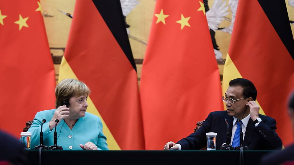 Die deutsche Kanzlerin Angela Merkel und der chinesische Ministerpräsident Li Kequian bei einer gemeinsamen Medienkonferenz nach ihrem Treffen in Peking.