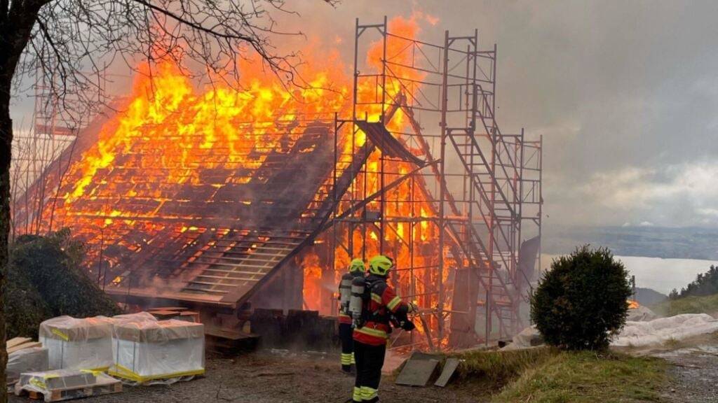 Der Brand wurde von 70 Feuerwehrleuten bekämpft.