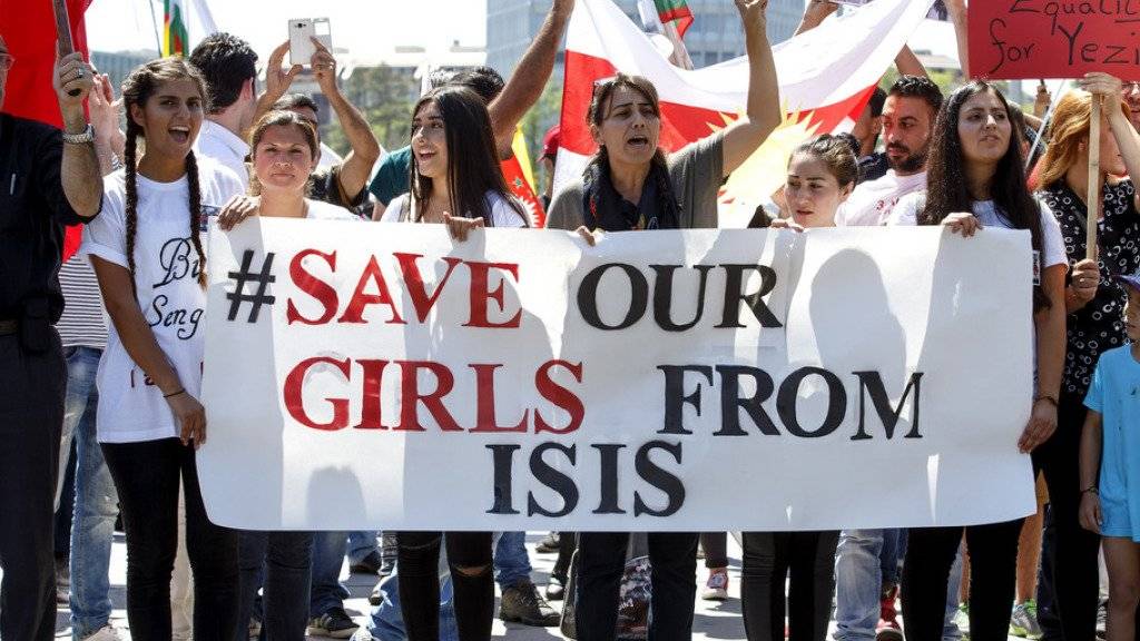 Kundgebung im August 2015 in Genf gegen Misshandlungen von Mädchen durch den IS. (Archivbild)