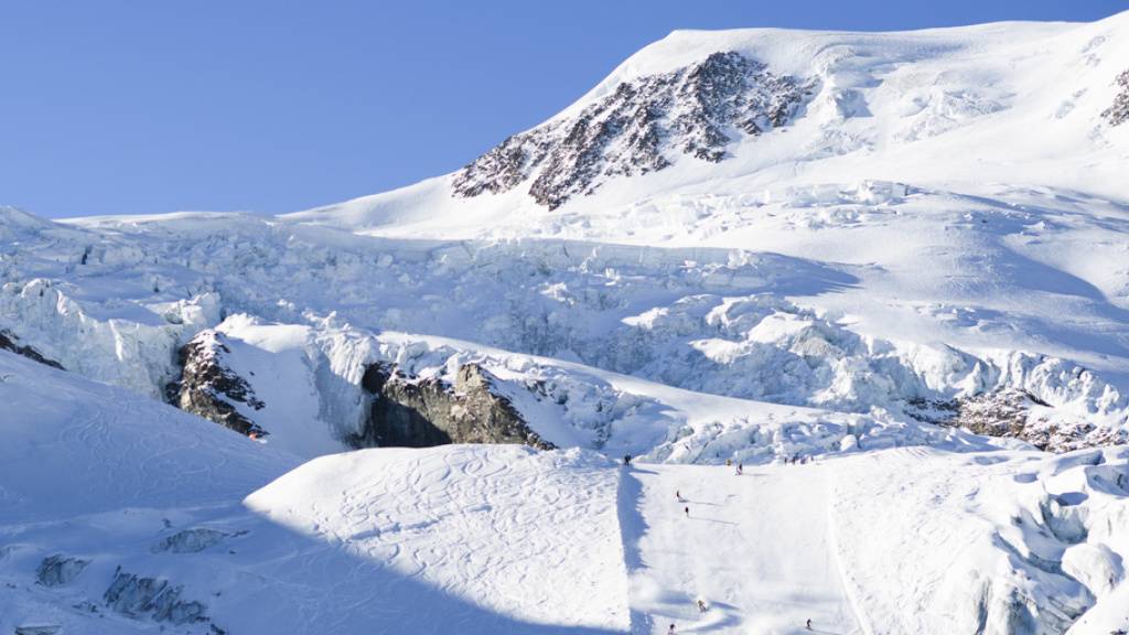 Snowboarder stirbt in Saas-Fee bei Sturz in Gletscherspalte