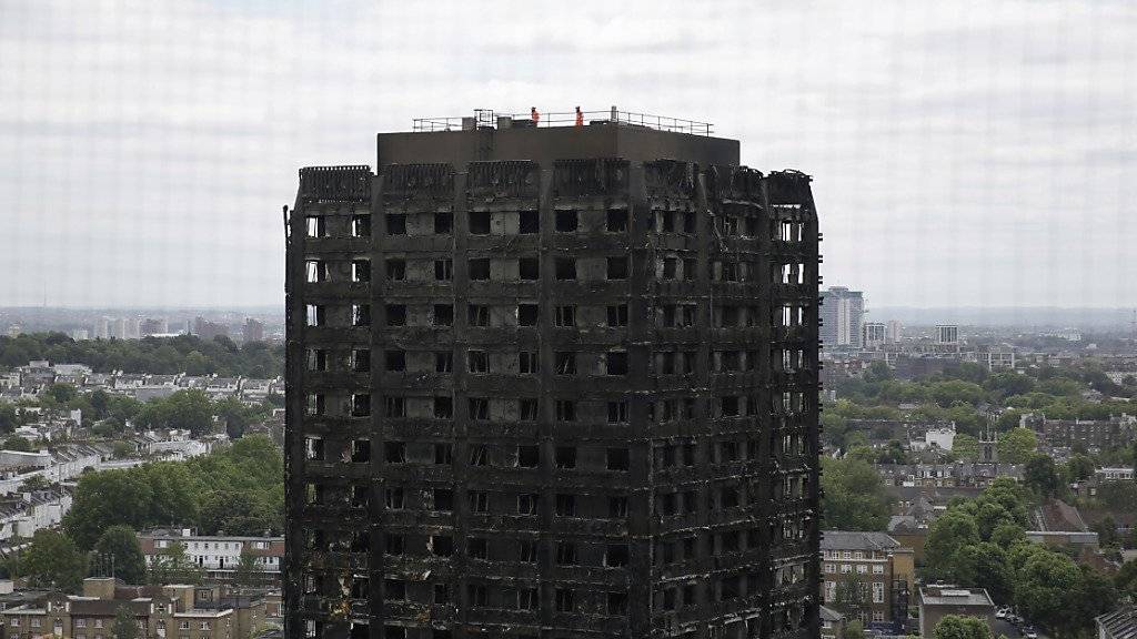 Der völlig ausgrbrante Grenfell-Tower in London - bei der Brandkatastrophe kamen 71 Menschen ums Leben.