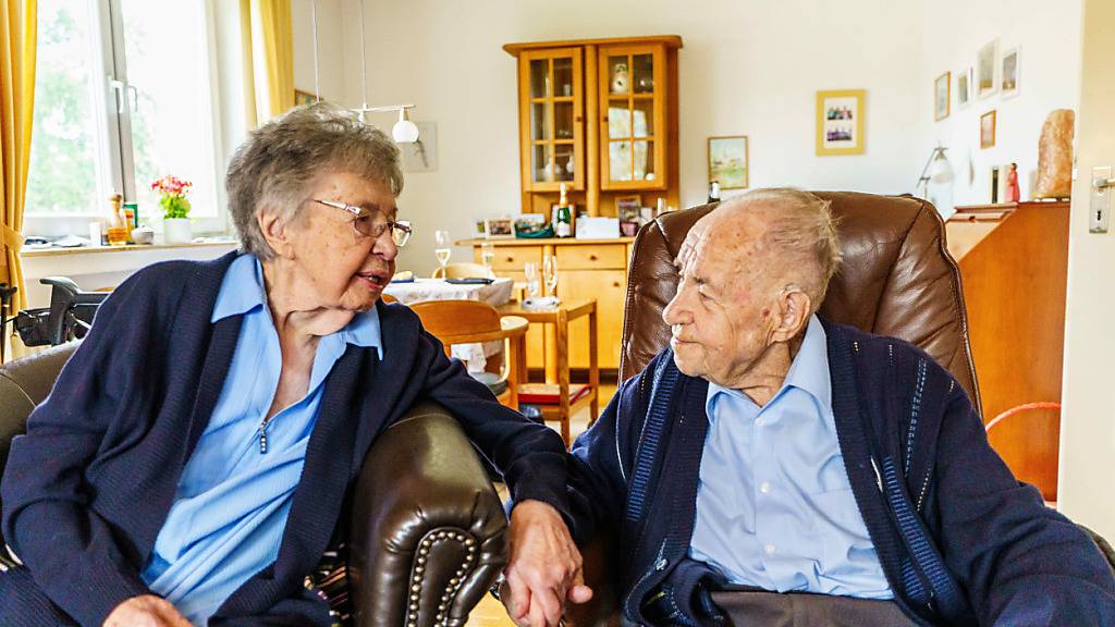 102-Jähriger und 98-Jährige feiern in Deutschland 80. Hochzeitstag