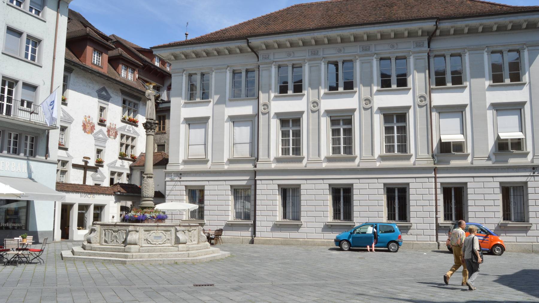 Der Franziskanerplatz in der Stadt Luzern mit dem Finanzdepartement im Hintergrund.