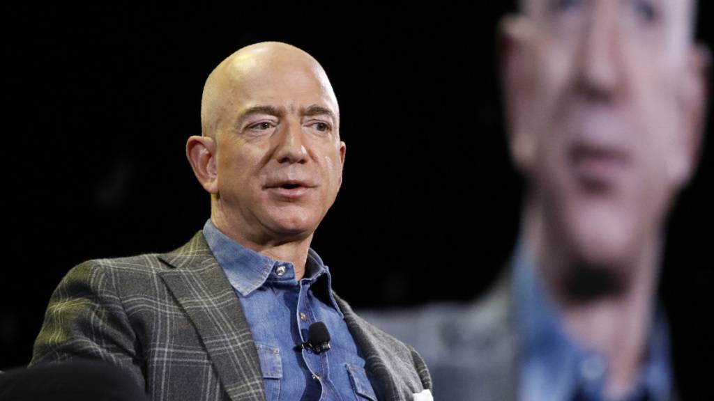 Amazon-Chef Jeff Bezos bleibt mit einem Vermögen von 179 Milliarden US-Dollar der reichste US-Bürger. Auf den weiteren Plätzen der Reichenliste «Forbes»-Magazins folgen Microsoft-Gründer Bill Gates und Facebook-Chef Mark Zuckerberg.(Archivbild)