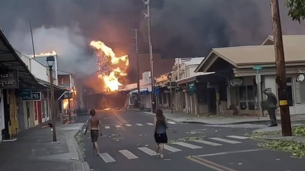 dpatopbilder - HANDOUT - In Hawaii spitzt sich die Lage wegen starker Busch- und Waldbrände auf der Insel Maui zu. Foto: Alan Dickar/AP/dpa - ACHTUNG: Nur zur redaktionellen Verwendung im Zusammenhang mit der aktuellen Berichterstattung innerhalb der nächsten 14 Tage und nur mit vollständiger Nennung des vorstehenden Credits
