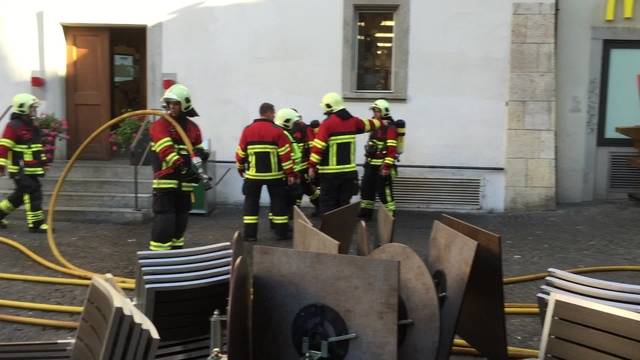 Brand im Lüftungsschacht: Feuerwehreinsatz beim McDonald's ...