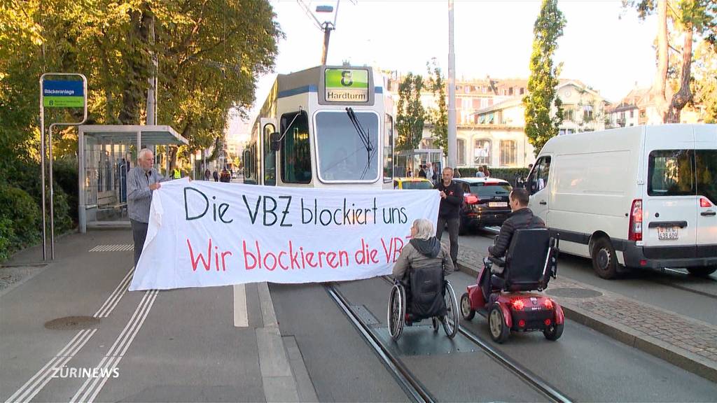 Rollstuhl-Tramblockade wegen Niederflur-Mangel