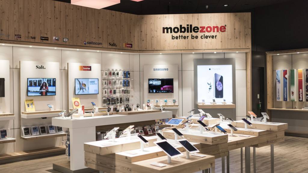 Der Handyanbieter Mobilezone übernimmt die AK Group mit dem Onlinehändler Apfelkiste.ch und dem Detailhandelsmarken-Spezialisten Marein, wie am Donnerstag bekannt wurde. Der Vollzug des Kaufes wird bis Ende Juni 2026 erwartet. (Archivbild)