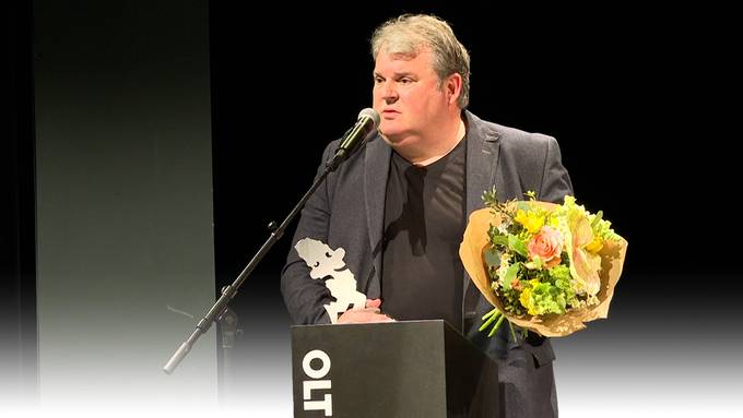Sommaruga gratuliert Mike Müller zum Prix Cornichon