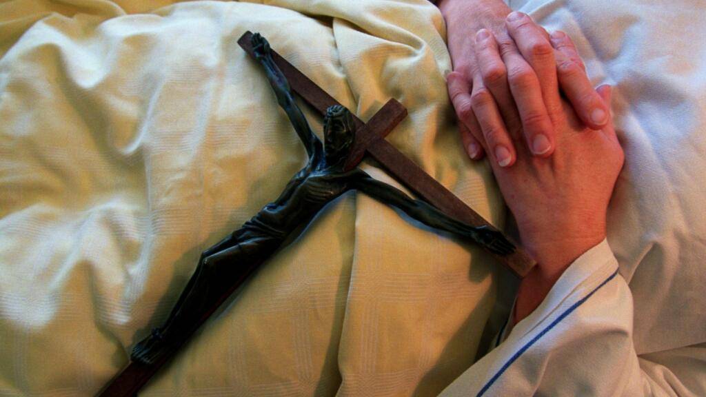 Der Luzerner Regierungsrat will auf gesetzliche Vorgaben zum Zugang zu Sterbehilfe in Spitälern verzichten. (Symbolbild)