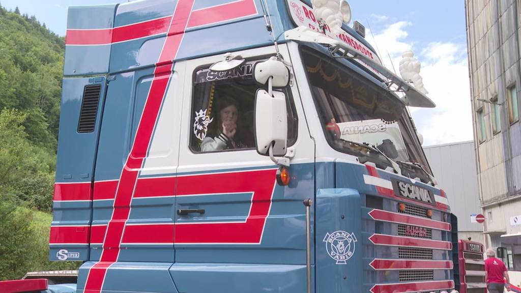 Kinder können in Rekingen in Trucks mitfahren