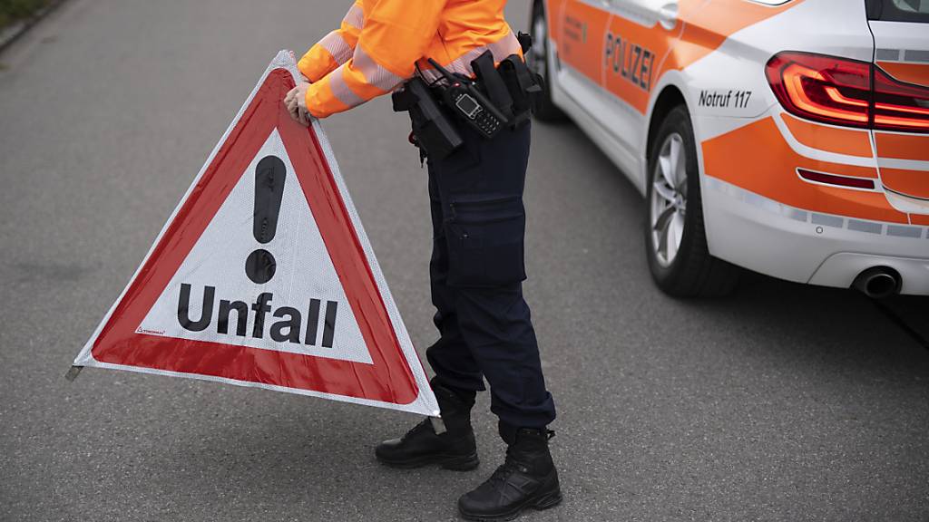 Der 56-jährige Jäger wurde in Walenstadtberg SG aus dem Auto geschleudert und dabei tödlich verletzt. (Symbolbild)