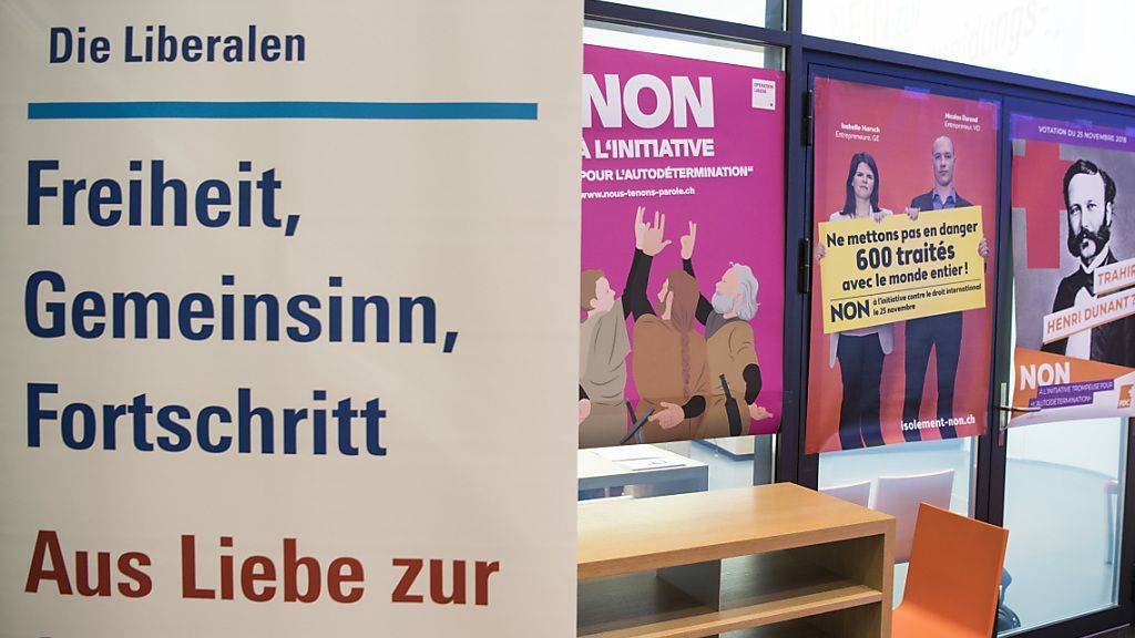 Die FDP hat mit ihrer Klage gegen ein Wahlkampfsujet des Egerkinger Komitees vorerst Erfolg gehabt. (Symbolbild)