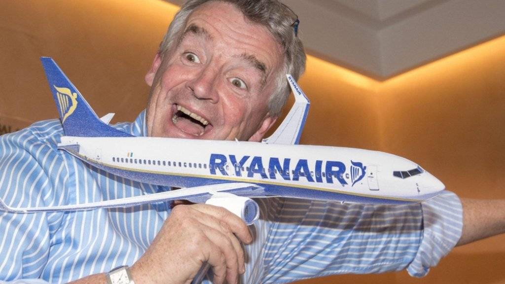 Ryanair-Chef Michael O'Leary dreht weiter an der Preisschraube: Die irische Billigfluggesellschaft will mit tieferen Preisen Rivalen auf der Kurzstrecke Passagiere abjagen. (Archiv)