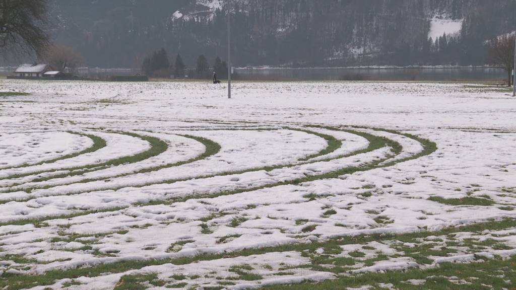 Strafanzeige gegen driftende Autorowdys in Steinen