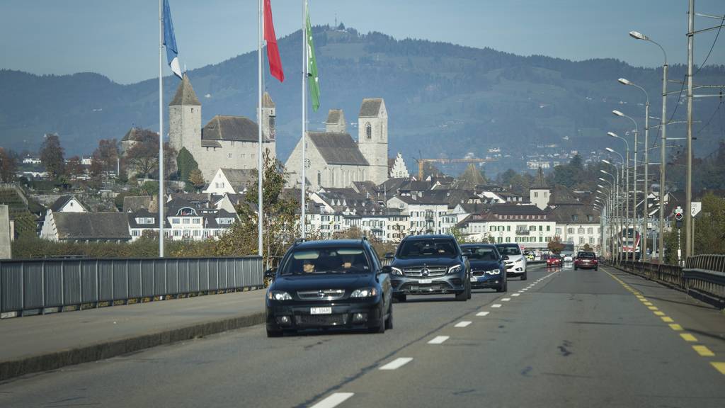 Dank dem neuen Tunnel soll der Seedamm bei Rapperswil-Jona viel weniger Verkehr führen.