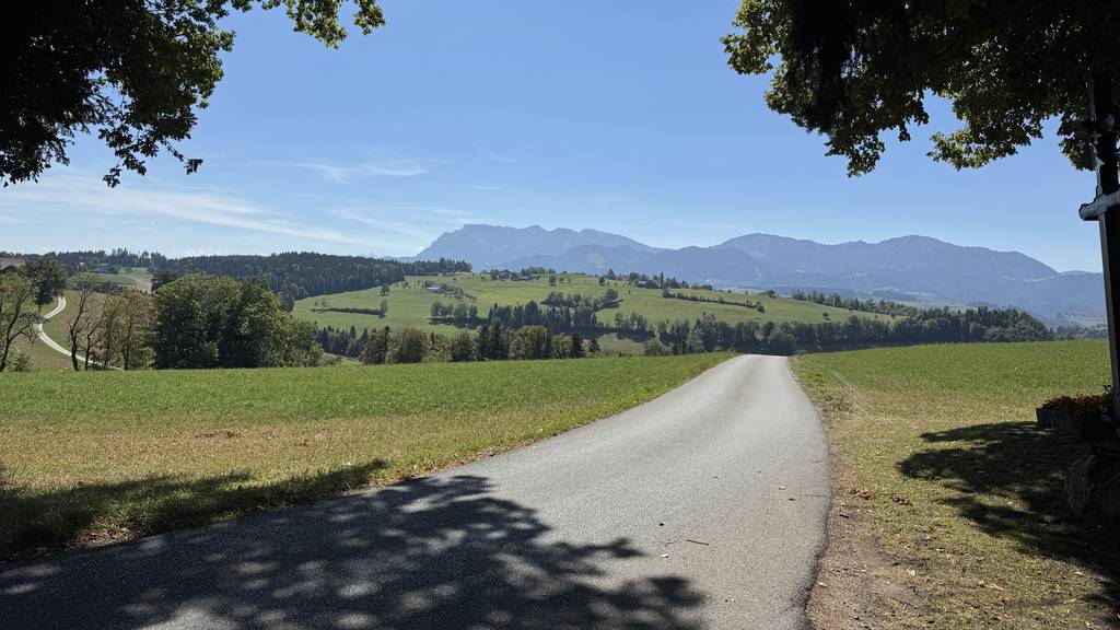  Hier beim Schächbelerwald in Ruswil steht ein Kreuz