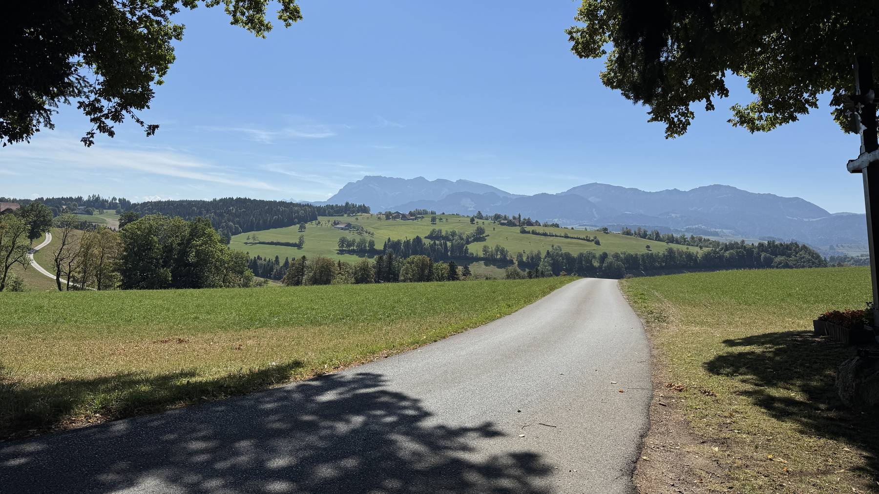  Hier beim Schächbelerwald in Ruswil steht ein Kreuz