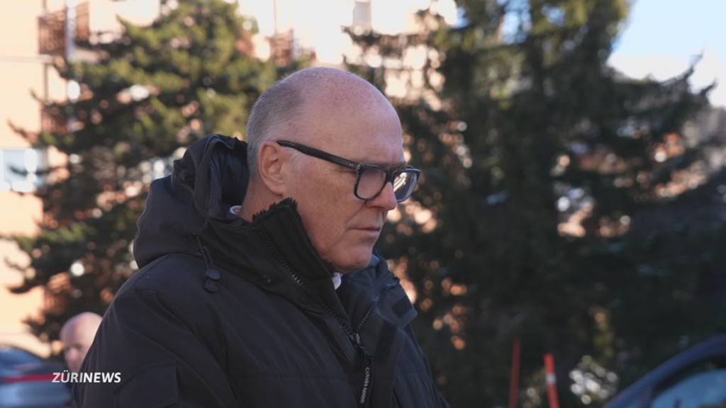 Gedenken an die Opfer in Crans-Montana: Bundesrat Pfister und Skifahrer legen Blumen nieder