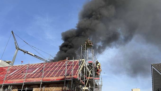 Brand auf einer Baustelle – Mann in Spital gebracht