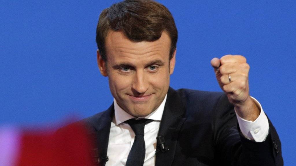 Er liegt nach der ersten Runde der französischen Präsidentschaftswahlen vorn: Emmanuel Macron will nun die Stichwahl gegen Marine Le Pen vom Front National für sich entscheiden.