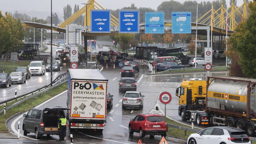 Wer aus der Schweiz nach Deutschland reist, muss entweder einen aktuellen negativen Coronatest vorweisen oder sich in Quarantäne begeben.