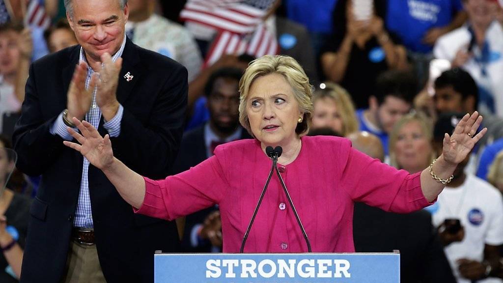 Hillary Clintons Wahlkampf wird von Hackerangriffen auf die US-Demokraten überschattet.
