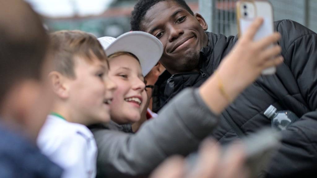 Positive Energie beim Nationalteam: Breel Embolo und Co. sind in St. Gallen mit Spass bei der Sache