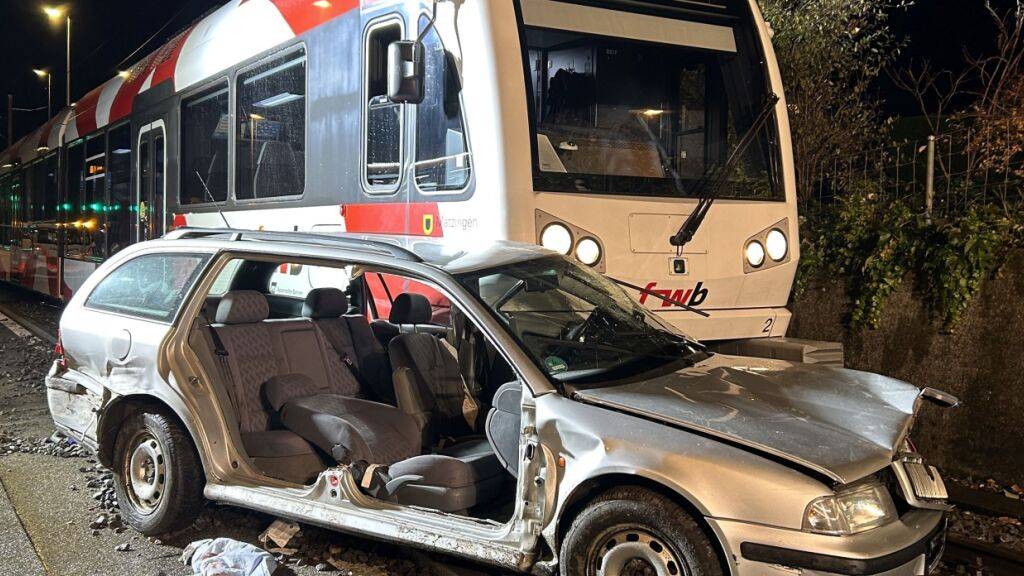 Der 85-jährige Autofahrer wurde bei der Kollision mit einem Zug in Frauenfeld vom Freitagabend schwer verletzt.