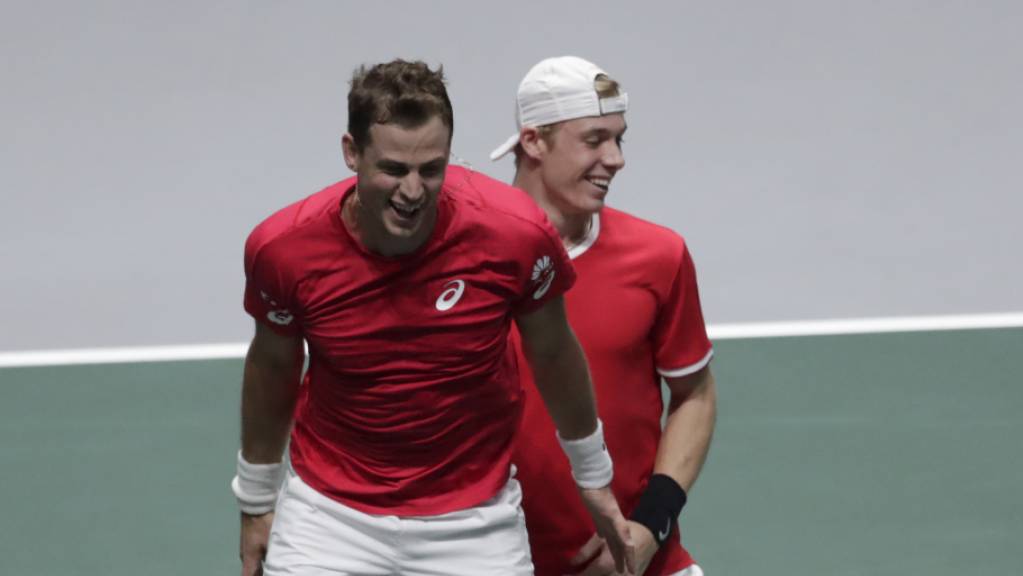 Ekstase bei den Kanadiern: Vasek Pospisil (links) und Denis Shapovalov brachten die «Ahorn-Blätter» dank ihrem Sieg im Doppel gegen Russland erstmals in einen Davis-Cup-Final.