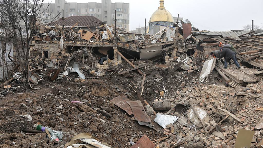 dpatopbilder - Wohnhäuser in Odessa liegen nach russischen Angriffen in Trümmern. Foto: Uncredited/Ukrinform/dpa