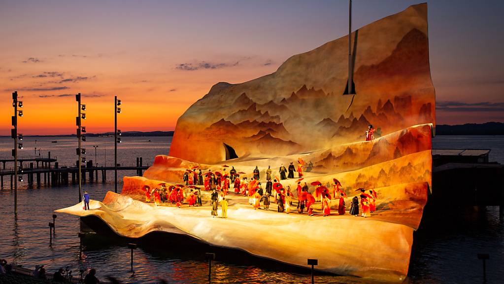 Szene aus der Oper «Madame Butterfly» auf der Bregenzer Seebühne anlässlich einer Fotoprobe Mitte Juli. (Archivbild)