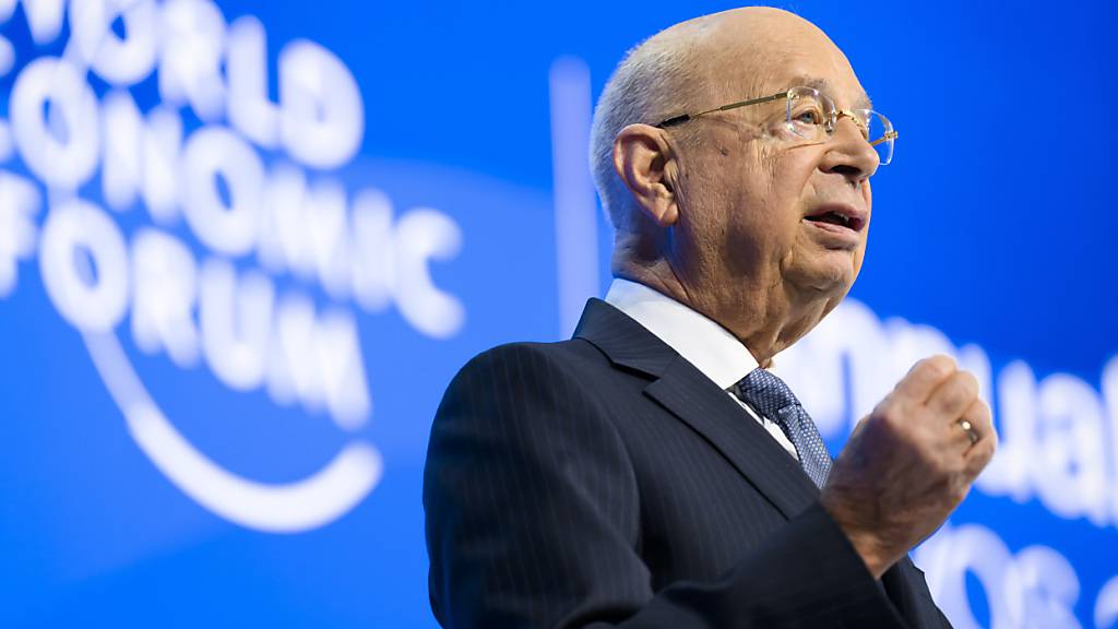 Klaus Schwab und WEF wegen Rassismus verklagt