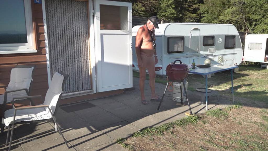 Nackt das Leben geniessen: Besuch auf dem FKK-Campingplatz bei Auenstein