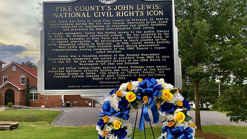 In Troy im US-Bundesstaat Alabama haben am Samstagabend (Ortszeit) die Trauerfeierlichkeiten für den verstorbenen Bürgerrechtler John Lewis begonnen.