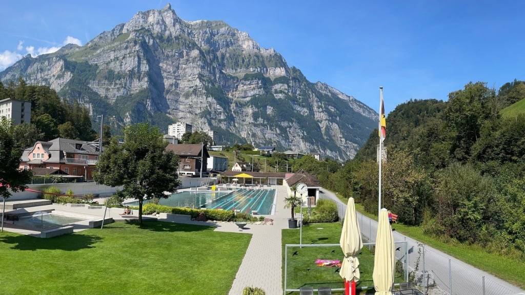 Die Badi in Glarus kann nun doch öffnen.