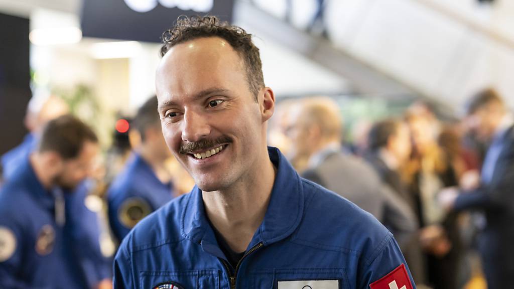 Der Berner Arzt Marco Alain Sieber hat erfolgreich seine Grundausbildung zum Astronauten bei der Europäischen Weltraumagentur ESA abgeschlossen.