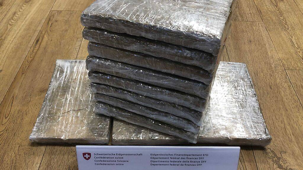 Dies ist der Inhalt von einem der fünf Pakete mit Drogen, die Zöllner am Zürcher Flughafen entdeckt haben.