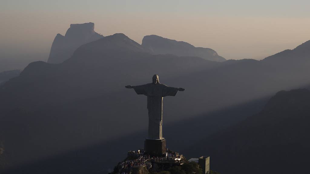 Die 38 Meter hohe Statue Cristo Redentor ("Christus, der Erlöser“) im Süden der brasilianischen Metropole Rio de Janeiro. (Archivbild)