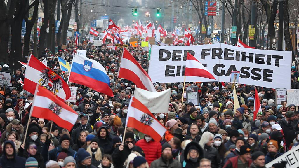 In Wien gab es eine großen Andrang bei den Protesten gegen die Corona-Maßnahmen der österreichischen Regierung. Foto: Florian Wieser/APA/dpa