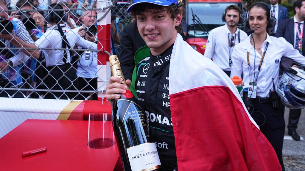 Kimi Antonelli gewinnt als dritter Italiener in Monaco und ist mit 19 Jahren der jüngste GP-Sieger im Fürstentum