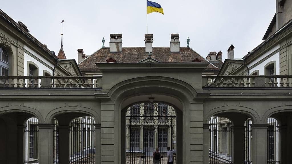 Wenn die Berner Stadtregierung im Erlacherhof tagt, möchte künftig auch wieder die FDP am Tisch vertreten sein. (Archivbild)