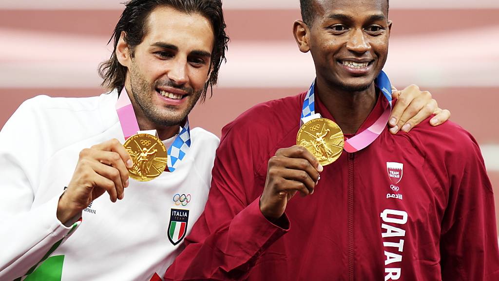 Der Italiener Gianmarco Tamberi (links) und der Katari  Mutaz Essa Barshim einigten sich in Tokio 2021 auf geteiltes Gold im Hochsprung